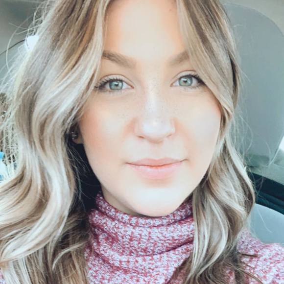 Profile Picture of Jennifer Bennett (@jenbennett315) on Poshmark