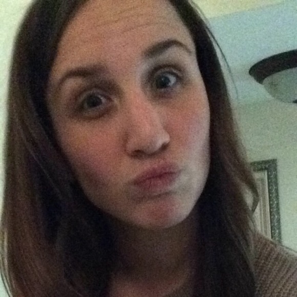 Profile Picture of Kristina Linardos (@klinardos) on Poshmark