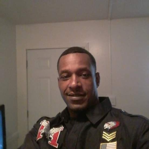 Profile Picture of Clarence Person (@clarenceperson5) on Poshmark