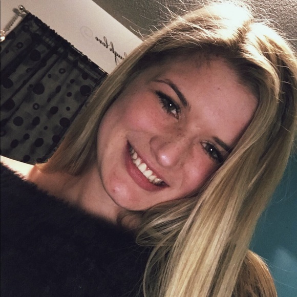 Profile Picture of Jade Winter (@jadewinter) on Poshmark