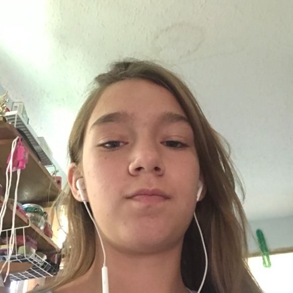 Profile Picture of Samantha Garofolo (@samantha_g21906) on Poshmark