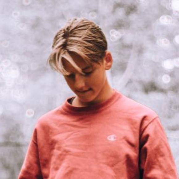 Ryder Skolka - Poshmark Profile Picture of Ryder Skolka (@ryderskolka) on Poshmark