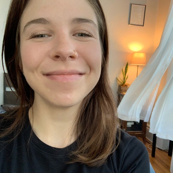 Profile Picture of Sara Huser (@sarahuser) on Poshmark