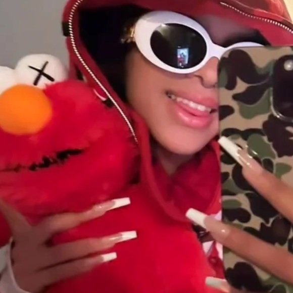 Profile Picture of Phania Vayner (@phania_vayner) on Poshmark