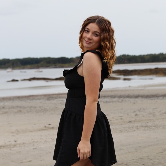 Profile Picture of Hailey Giberti (@haileygibert) on Poshmark