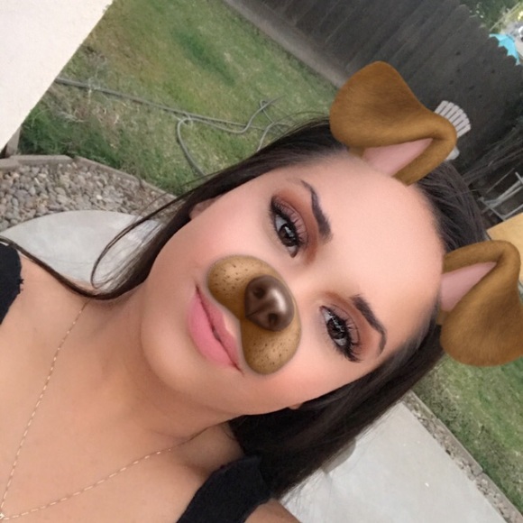 Profile Picture of Evalin Mota (@evam0ta) on Poshmark