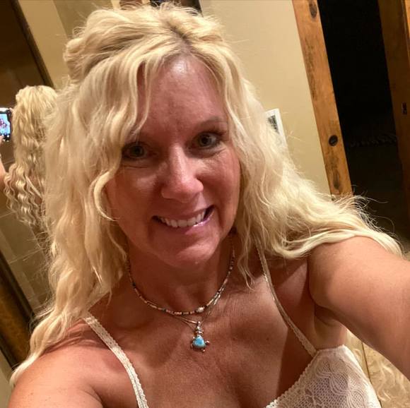 Profile Picture of Ryan-leah Hofer (@leahhofer) on Poshmark