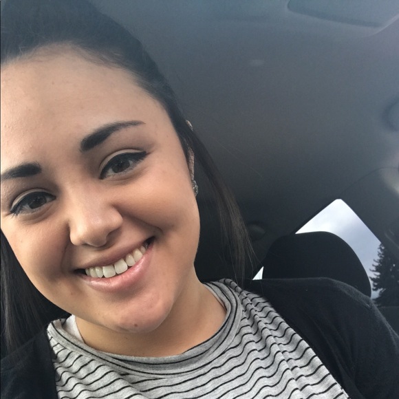 Profile Picture of Jordyn Kaneko (@jordynkaneko96) on Poshmark