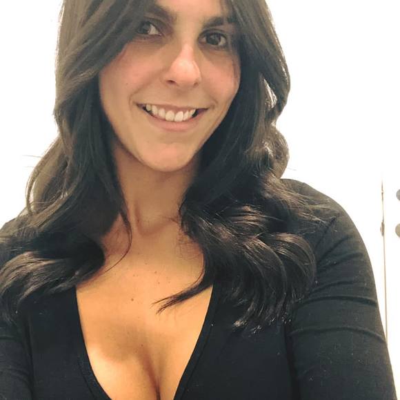 Profile Picture of Jessica Melo (@jessicamrsilva) on Poshmark