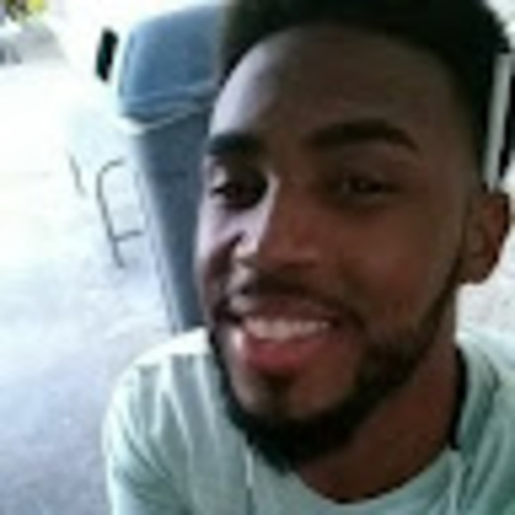 Profile Picture of Bricen Andrews (@bricenandrews2) on Poshmark