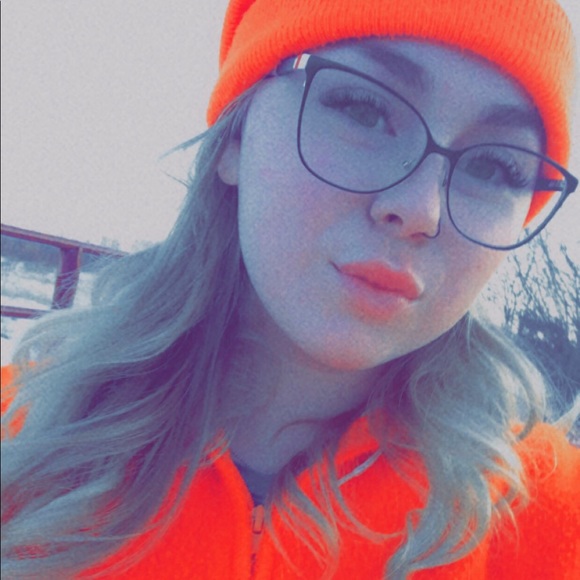 Profile Picture of Alexis Chamberlain (@alexchamber99) on Poshmark