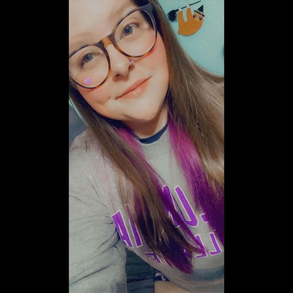 Profile Picture of Lara Sullivan (@larafuse) on Poshmark