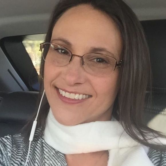 Profile Picture of Dana Grinestaff (@dgrinestaff) on Poshmark