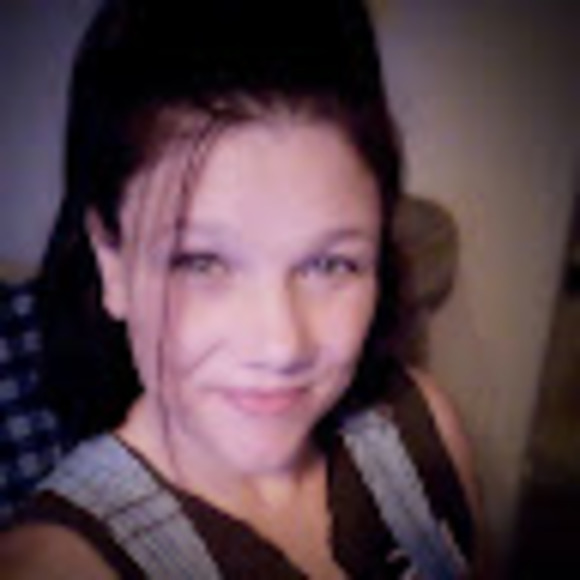 Profile Picture of Tina Catalone (@tdelp7775) on Poshmark