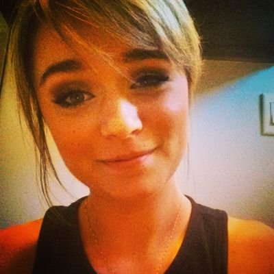 Profile Picture of Kelsey Simon (@goodnightnever) on Twitter