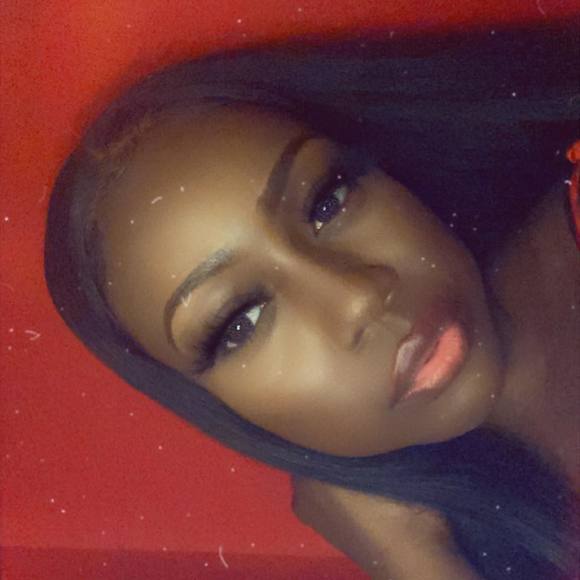 Profile Picture of Bríana Moèna (@briannamonay225) on Poshmark