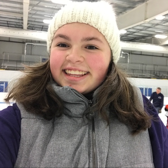 Profile Picture of Elsa Thomas (@elsathomas) on Poshmark