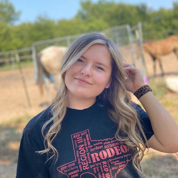 Profile Picture of Alexis Barfield (@alexisssrenea) on Poshmark