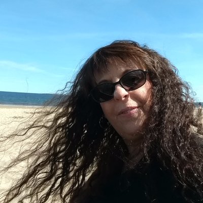 Profile Picture of Nancy Russo (@julia5102005) on Twitter