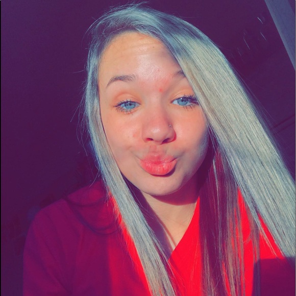 Profile Picture of Kaley Sharpton (@kaleyyalexiss) on Poshmark