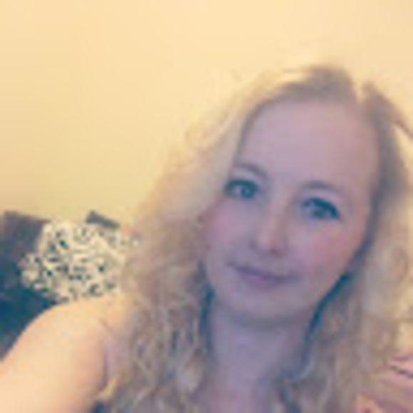 Lori Mischen - Poshmark Profile Picture of Lori Mischen (@lorimischen) on Poshmark