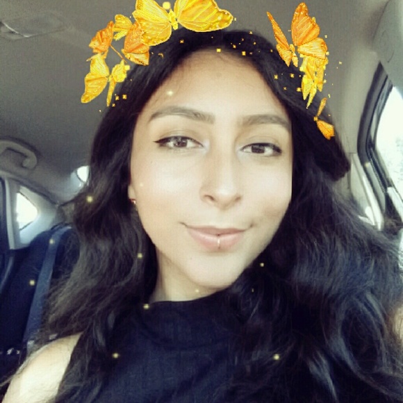 Profile Picture of Ana Quintero (@akhemical) on Poshmark
