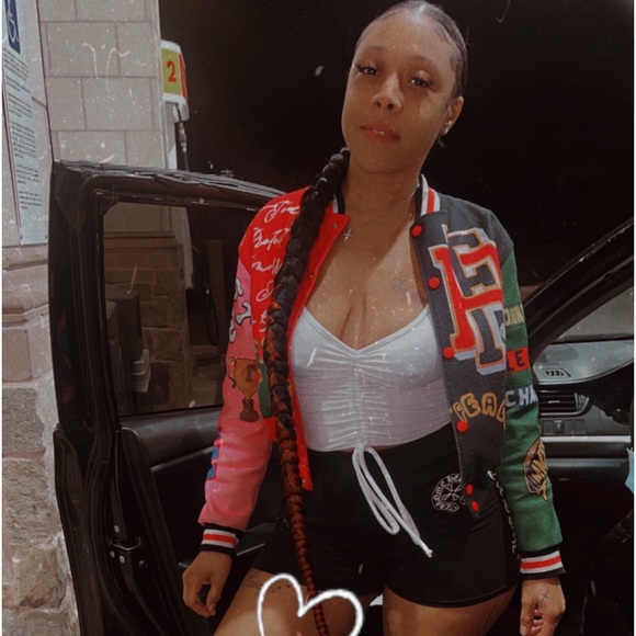 Profile Picture of Monique Wright (@mwhotty) on Poshmark