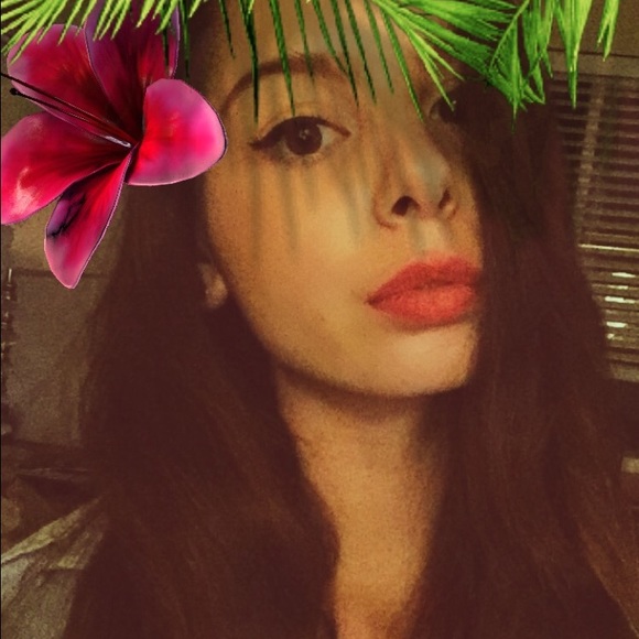 Profile Picture of Dominique Palmer (@domi1127) on Poshmark