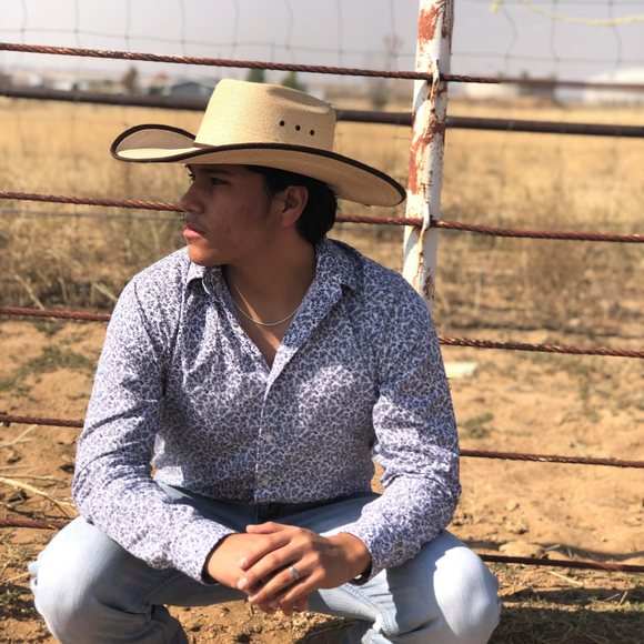 Profile Picture of Omar Hernandez (@hernandezoro) on Poshmark