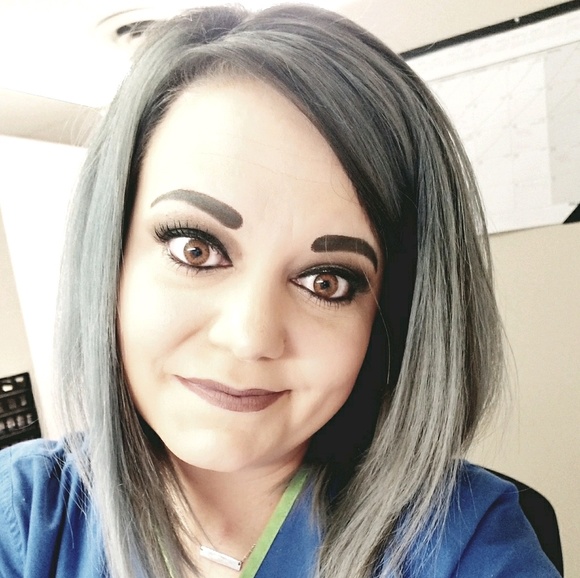 Profile Picture of Tori Papoi (@tpapoi84) on Poshmark
