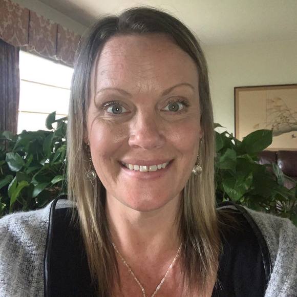 Profile Picture of Joy Fischer (@joyfischer1973) on Poshmark