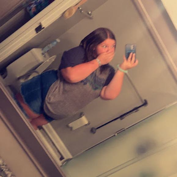 Profile Picture of Carmel Cantzler (@carmelcantzler) on Poshmark