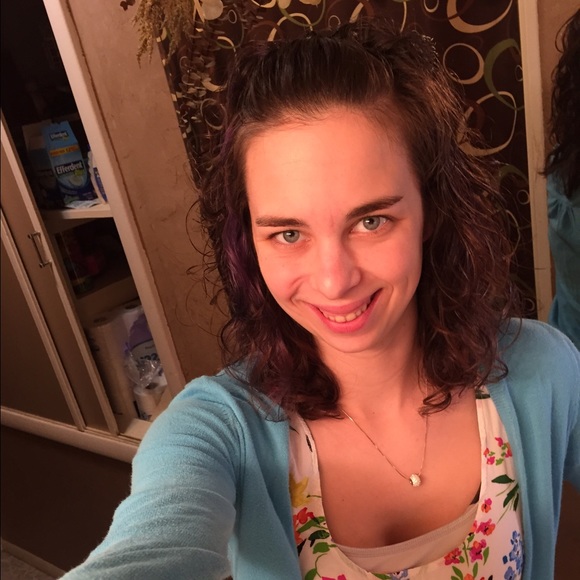 Profile Picture of Jessica West (@westjess21) on Poshmark