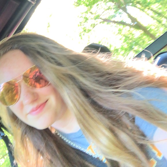 Profile Picture of Ava Herring (@ava_herring) on Poshmark