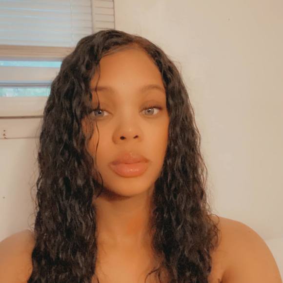 Profile Picture of Tyara Craig (@ilove2shop365) on Poshmark