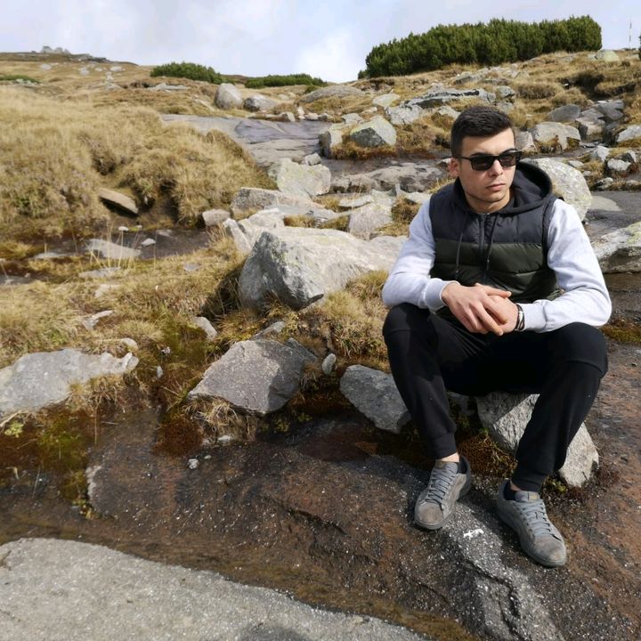 Profile Picture of Robert Sevastian (@robertsevastian) on Tiktok