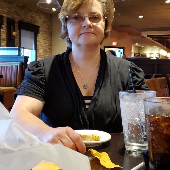 Profile Picture of Nicole Ciucci (@nclciucci) on Poshmark