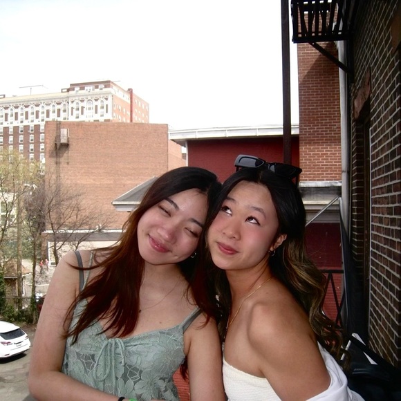 Profile Picture of Anouk Yeh (@nouxie412) on Poshmark