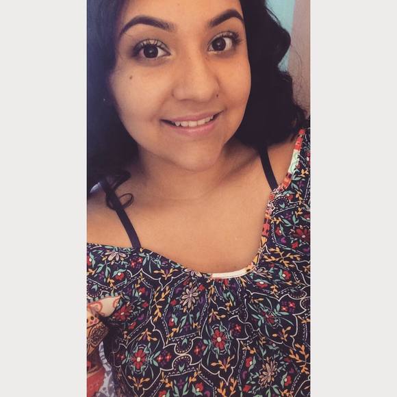 Profile Picture of Evelyn Vargas (@evgxo) on Poshmark