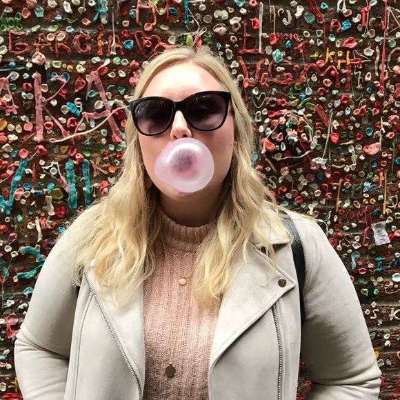 Profile Picture of Cassandra Dorneman (@cedorneman) on Poshmark