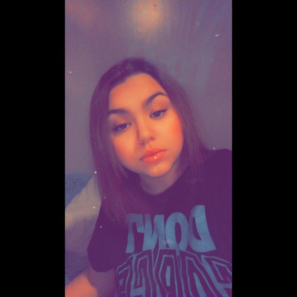 Profile Picture of Myranda Kylee (@myrandakylee) on Poshmark