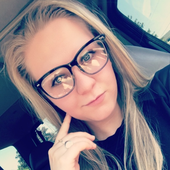 Profile Picture of Kelsie Johnson (@kessieray) on Poshmark