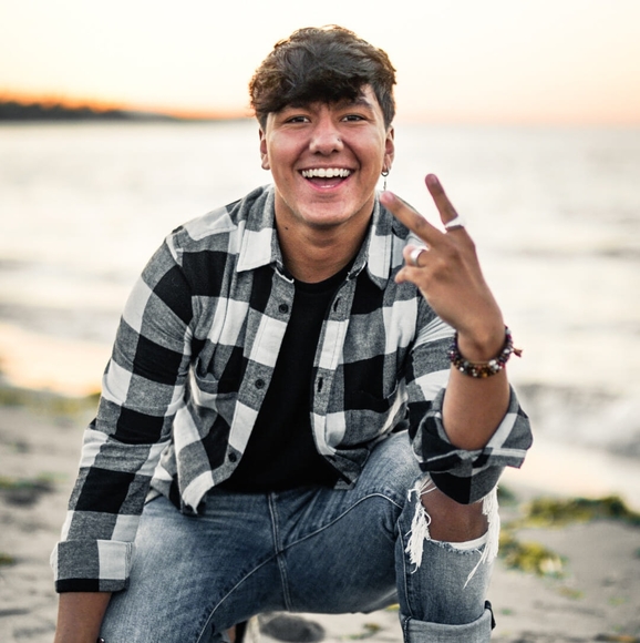 Profile Picture of Tom-aye Erbes (@tom_aye) on Poshmark