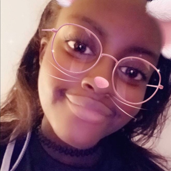 Profile Picture of Jamiera Jacobs (@miraluvsyouxoxo) on Poshmark