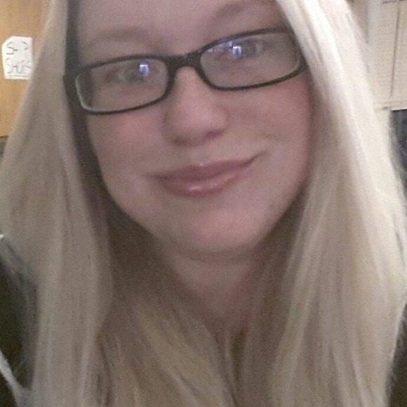 Profile Picture of Jodi Powers (@jlezlikes2) on Poshmark
