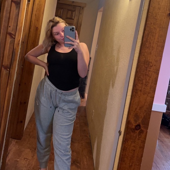 Profile Picture of Chloe Closen (@chloeclosen) on Poshmark