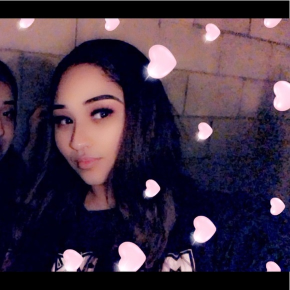 Profile Picture of Yesenia Campos (@yesen1apc) on Poshmark