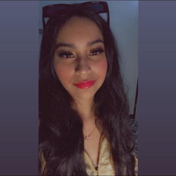 Profile Picture of Cecilia Iraburo (@palafoxc758) on Poshmark