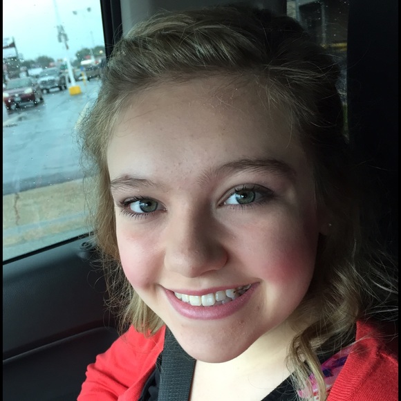 Profile Picture of Jenna Holldorf (@jennaann32) on Poshmark