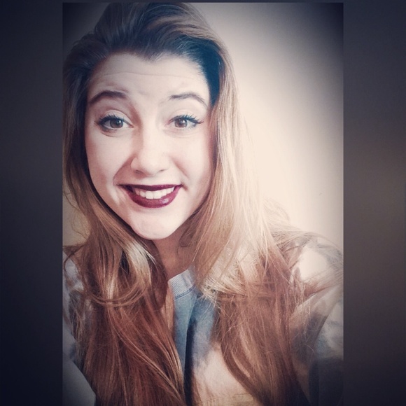 Profile Picture of Carley Ochs (@carley_ochs) on Poshmark